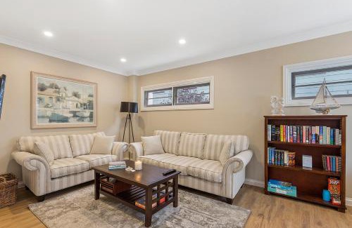 Deception Bay House | Oceanfront Escape at Hamptons at The Bay - Rated 9/10