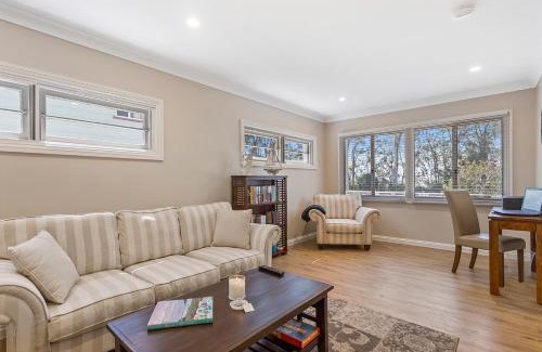 Deception Bay House | Oceanfront Escape at Hamptons at The Bay - Rated 9/10