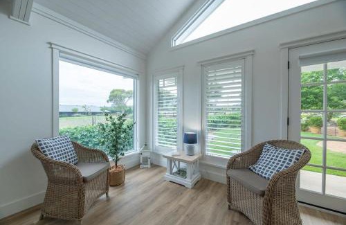 Dubbo House | Elegant Hamptons Cottage - 4 Star with Perfect Reviews