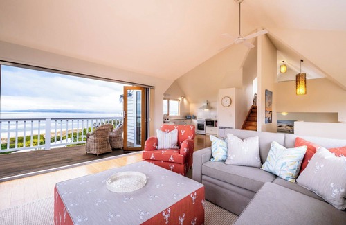 Coles Bay House | Oceanfront Retreat at Hamptons Hideaway - Rated 10/10