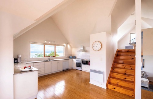 Coles Bay House | Oceanfront Retreat at Hamptons Hideaway - Rated 10/10