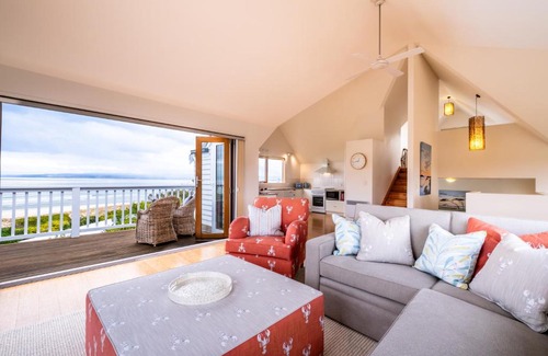 Coles Bay House | Serene Hamptons Hideaway with Private Beach & Ocean Views
