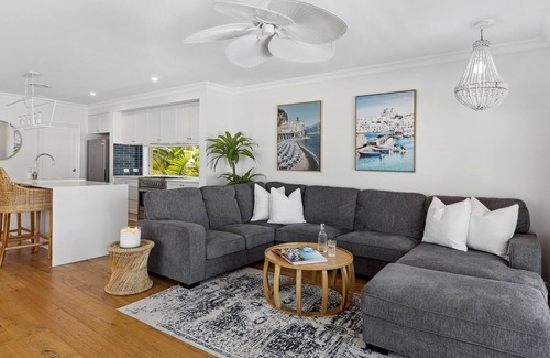 Yamba House | Hamptons House | Elegant Waterfront Retreat with Pool