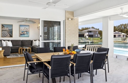 Yamba House | Hamptons House | Elegant Waterfront Retreat with Pool