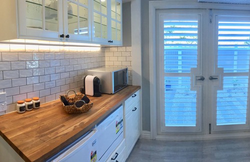 Rye Cottage | Discover Hamptons In Rye - Steps from Hot Springs & Pet Friendly
