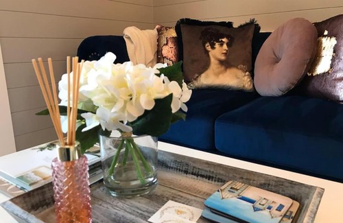 Rye House | Cozy Hamptons In Rye Blue Cottage Near Hot Springs