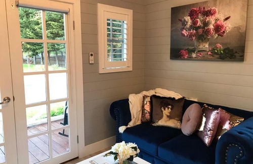 Rye House | Cozy Hamptons In Rye Blue Cottage Near Hot Springs