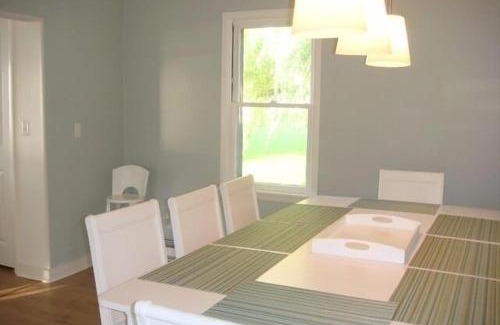 Town of Yates House | Family-Friendly Stay at Hamptons North for Unforgettable Memories