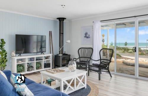 Middleton House | Beachside Retreat with Ocean Views - Guest Rated 9/10
