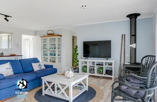 Middleton House | Beachside Retreat with Ocean Views - Guest Rated 9/10