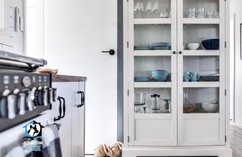 Middleton House | Beachside Retreat with Ocean Views - Guest Rated 9/10