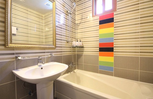 Hampyeong Hotel | Eco-Friendly Getaway at Hampyeong Hill Top with Breakfast