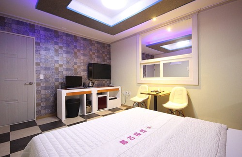 Hampyeong Hotel | Eco-Friendly Getaway at Hampyeong Hill Top with Breakfast