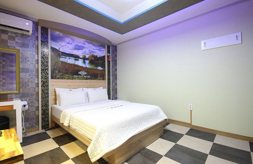Hampyeong Hotel | Eco-Friendly Getaway at Hampyeong Hill Top with Breakfast