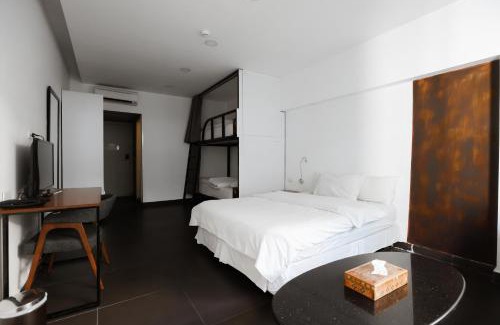Hamra Hotel | Experience Hamra Urban Gardens: Oceanfront Retreat Awaits