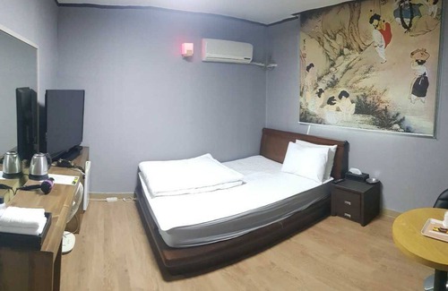 Sangbaek Hotel | Eco-Friendly Stay at Hamyang Byeolgung with Breakfast & Kitchen