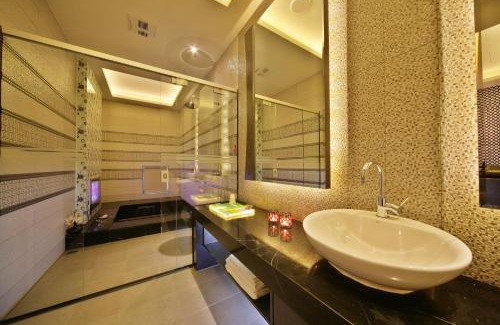 Nantun District Hotel | Discover Comfort at Han Guan Motel with Family-Friendly Amenities