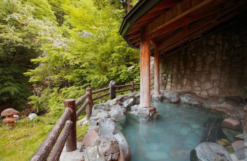 Yunishigawa Onsen Hotel | Hana to Hana: Family-Friendly Hotel with Hot Tub & Breakfast