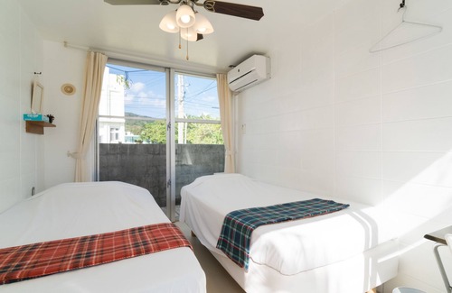 Aka Hotel | Cozy Hanamuro Inn Akajima with Ocean View & Family Amenities