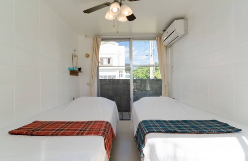 Aka Hotel | Cozy Hanamuro Inn Akajima with Ocean View & Family Amenities