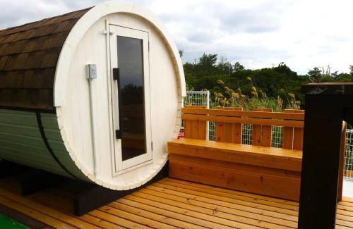 Maeganeku Apartment | Experience Hanare AOZORA: Family-Friendly with Pool Access