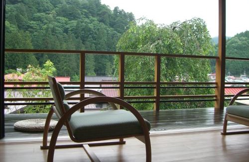 Tenkawa Hotel | Discover Hanaya Tokubei: Family-Friendly with Hot Tub