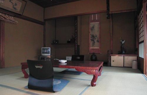 Tenkawa Hotel | Discover Hanaya Tokubei: Family-Friendly with Hot Tub