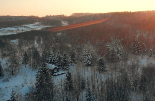 Vilnius County Ski Chalet | Cozy Off Grid Cabin Luna with Hot Tub & 10/10 Guest Rating