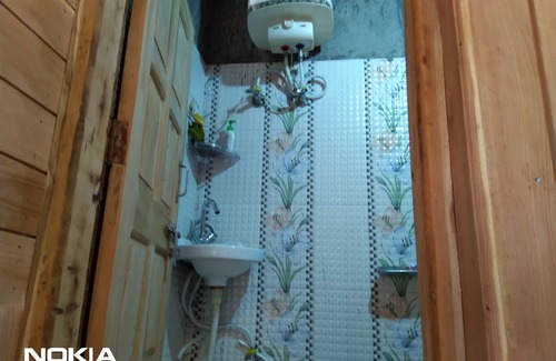 Chakrata House | Cozy Handaik Apple Homestay with Kitchen Amenities