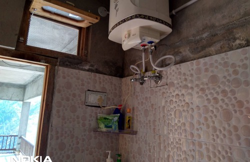 Chakrata House | Cozy Handaik Apple Homestay with Kitchen Amenities