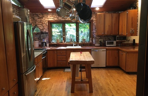 Shandaken House | Exquisite Elegance Near PHOENICIA with Pool & Family Amenities