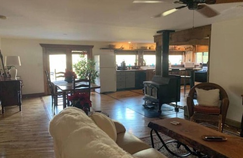 Versailles Cabin | Rustic Cabin Retreat on the Bourbon Trail with Great Amenities