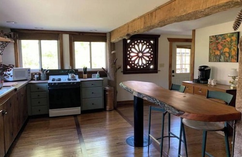 Versailles Cabin | Rustic Cabin Retreat on the Bourbon Trail with Great Amenities