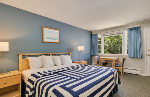 South Harwich Hotel | Relax at Handkerchief Shoals Inn with Oceanfront Amenities