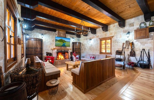 Karuc Villa | Handmade house Rijeka Crnojevica