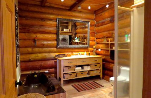 Otter Point House | Exceptional Stay at Handsome Dan's with Pet-Friendly Amenities