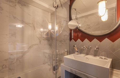 Les Halles Hotel | Stylish Hotel with Spa & Breakfast – Rated 8.4/10