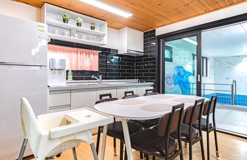 Gyeongju House | Discover Gyeongju Haneulbichkijeu Pulbilla's Family Retreat