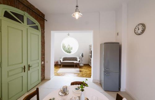 Turda Bed & Breakfast | Discover Hangers: Pet-Friendly Getaway with Top Ratings