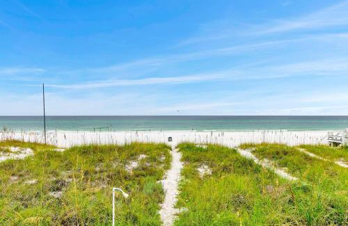 Sunnyside House | Experience Hanging Out: Oceanfront Bliss with 10/10 Ratings