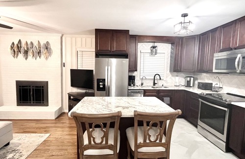 Stokes Cottage | Discover Hanging Rock: Renovated Cottage Near Park Entrance