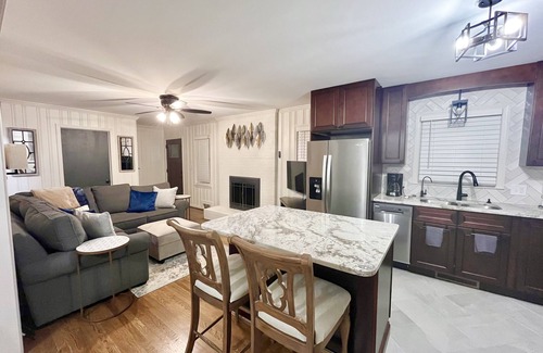 Stokes Cottage | Discover Hanging Rock: Renovated Cottage Near Park Entrance