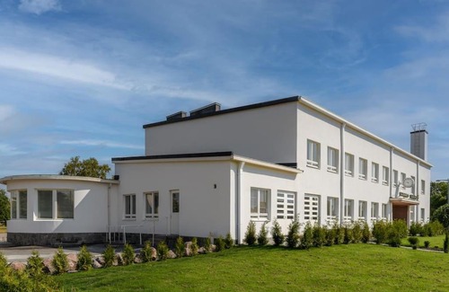 Hanko Apartment | Hangon Asema 3 - Modern One-Bedroom with Private Bathroom
