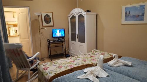 Oroshaza Apartment | Discover Hangulat Vendégház: Family-Friendly & Accessible