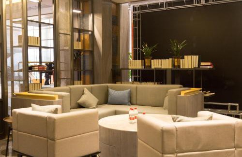 Yuhang District Hotel | Experience Comfort at Hangzhou Cosy Park Hotel, 5-Star Retreat