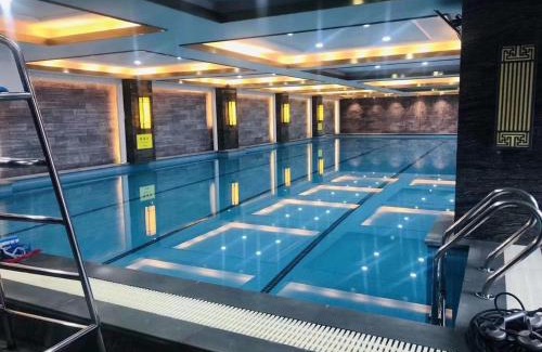 Yuhang District Hotel | Experience Comfort at Hangzhou Cosy Park Hotel, 5-Star Retreat