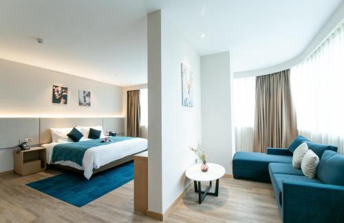 Jianggan Hotel | Eco-Friendly Escape at 杭州礼舍酒店 with Hot Tub & Breakfast