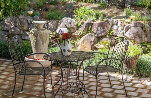 Ourimbah Cottage | Enchanting Hanna Cottage: Private Valley Retreat with Pool