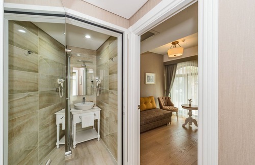 Topkapi Hotel | Discover Hanna Hotel: Family-Friendly with Great Amenities