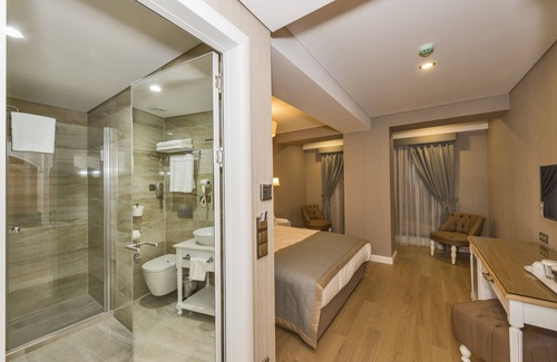 Topkapi Hotel | Discover Hanna Hotel: Family-Friendly with Great Amenities